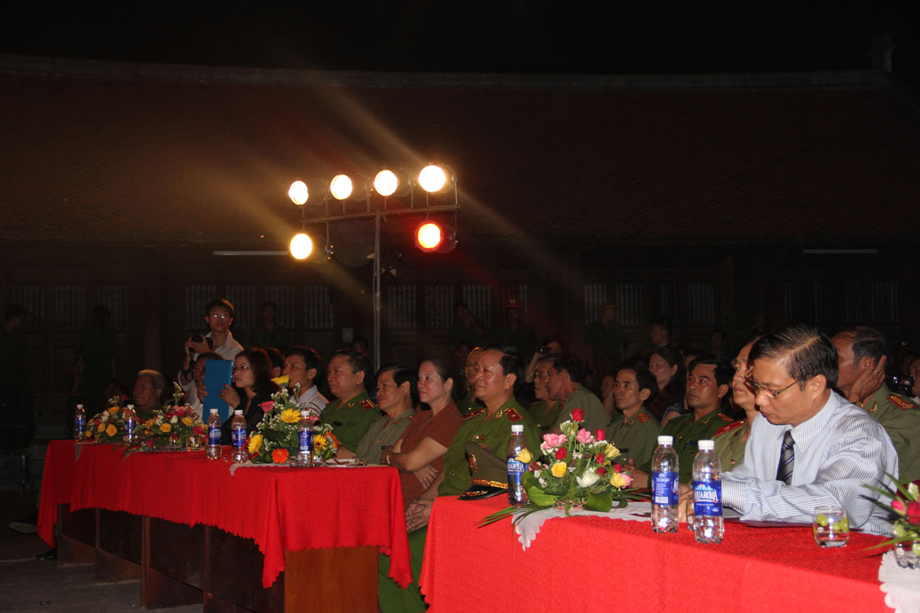 Đại diện Học viện CSND, CA tỉnh Ninh Bình, UBND huyện Kim Sơn dự buổi giao lưu văn nghệ